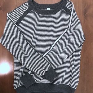 LULULEMON Sweater (NWOT) - fits Small or Medium